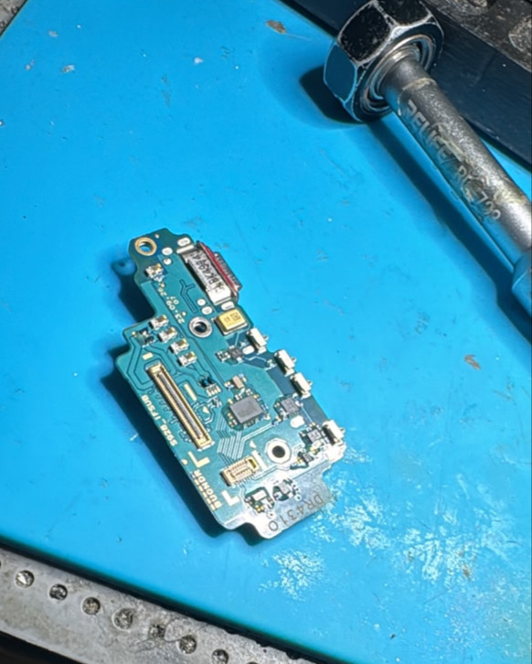 Samsung S24 charging board replacement